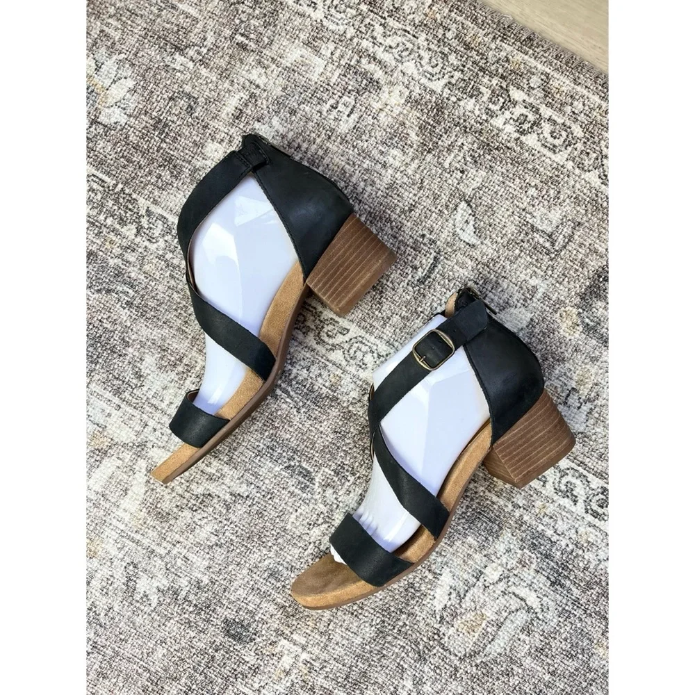 Lucky Brand Pydrina Black Leather Sandals 8.5 M Block Heel Strappy‎ Zipper Back